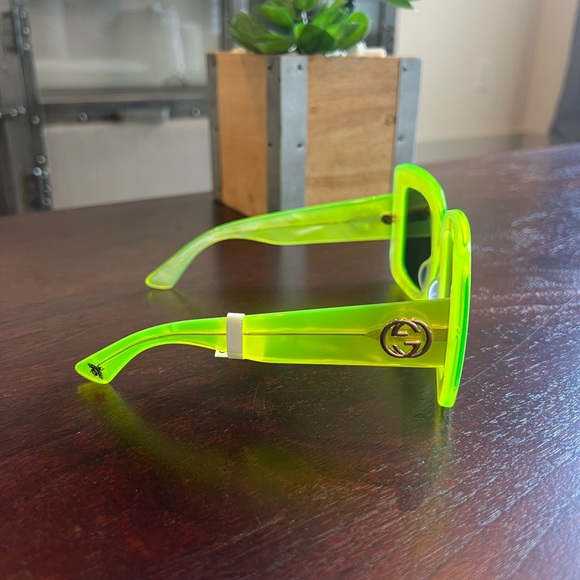 Gucci Neon Green Square Sunglasses GG Logo Oversized Designer Frames - Picture 2 of 4